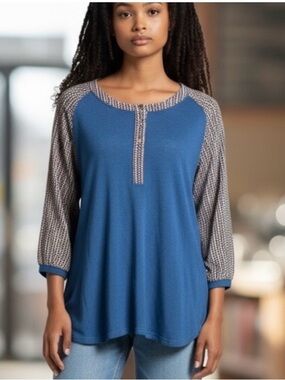 Suzanne Betro 2X Lightweight Blue Tunic Patterned Long Sleeves Relaxed Fit.